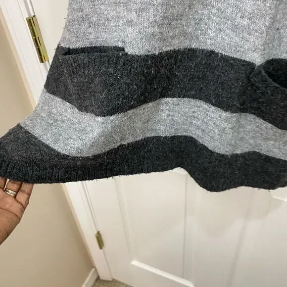 Fenn Wright Manson short sleeve grey striped turtleneck sweater with pockets - Picture 10 of 11